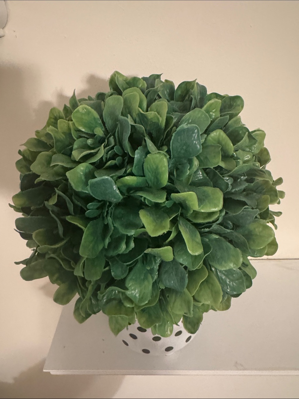 Artificial boxwood topiary ball planter - Picture 4 of 5